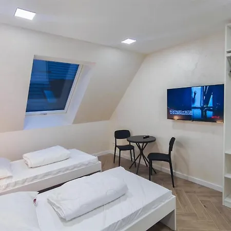 Alfa Doppelzimmer Teekueche Porsche Bosch L Gemeinschaftsbad Wifi Smarttv L Double With Kitchenette And Shared Bathroom Bs21a7 شقة *