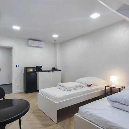 Apartmán Alfa Doppelzimmer Teekueche Porsche Bosch L Gemeinschaftsbad Wifi Smarttv L Double With Kitchenette And Shared Bathroom Bs21a7 *