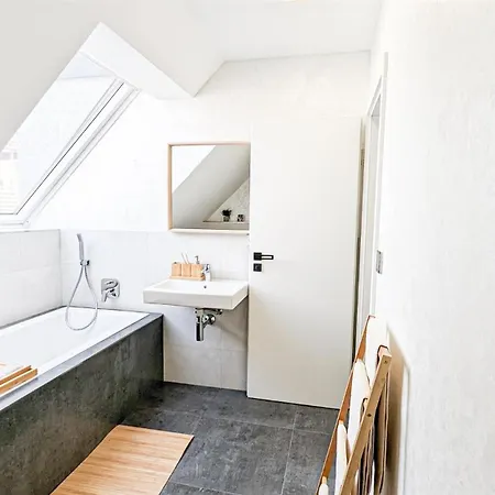 Alfa Doppelzimmer Teekueche Porsche Bosch L Gemeinschaftsbad Wifi Smarttv L Double With Kitchenette And Shared Bathroom Bs21a7 Apartmán Štutgart