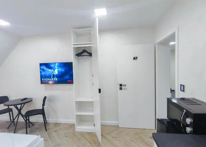 Alfa Doppelzimmer Teekueche Porsche Bosch L Gemeinschaftsbad Wifi Smarttv L Double With Kitchenette And Shared Bathroom Bs21a7 アパート