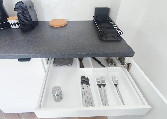 Alfa Doppelzimmer Teekueche Porsche Bosch L Gemeinschaftsbad Wifi Smarttv L Double With Kitchenette And Shared Bathroom Bs21a7 アパート シュトゥットガルト