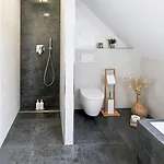 Apartman Alfa Doppelzimmer Teekueche Porsche Bosch L Gemeinschaftsbad Wifi Smarttv L Double With Kitchenette And Shared Bathroom Bs21a7 Stuttgart